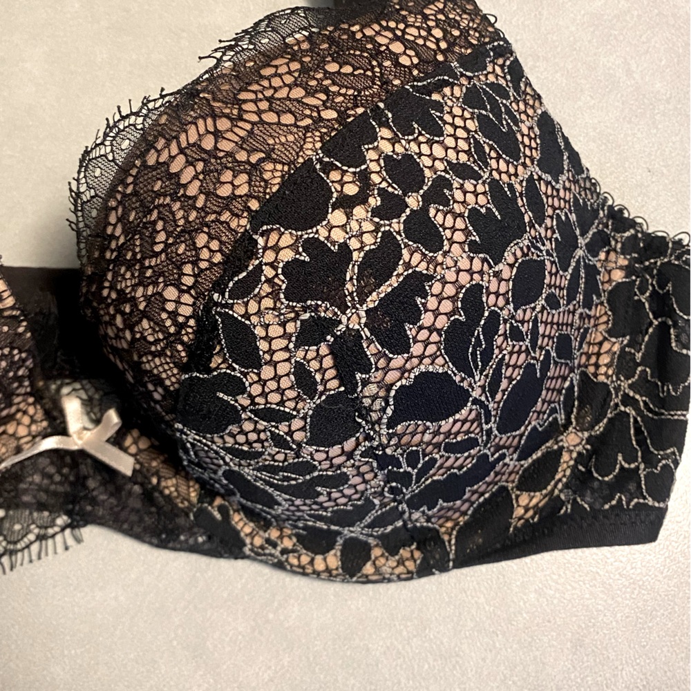 Victoria Secret Lace Push Up Bra size 32C - Picture 5 of 7